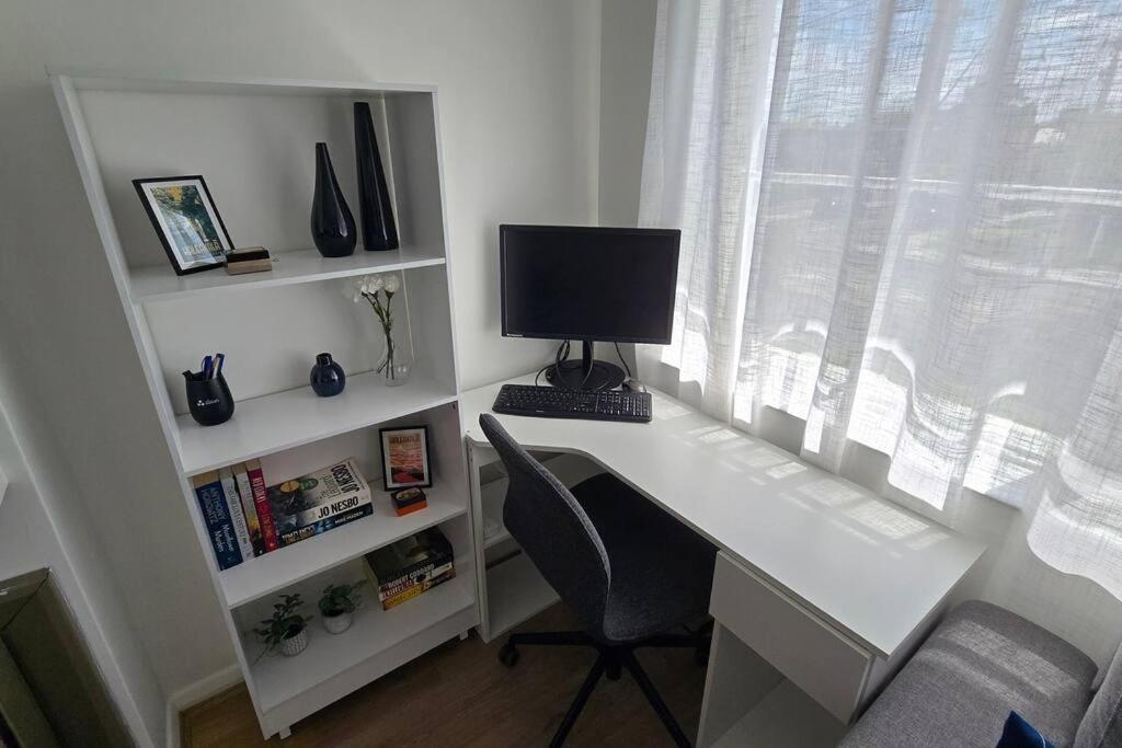 Elsternwick Easy Living - 2 Bedroom Sleeping 4 メルボルン エクステリア 写真