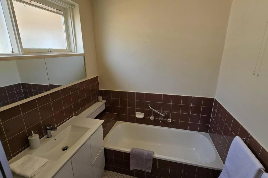 Elsternwick Easy Living - 2 Bedroom Sleeping 4 メルボルン エクステリア 写真